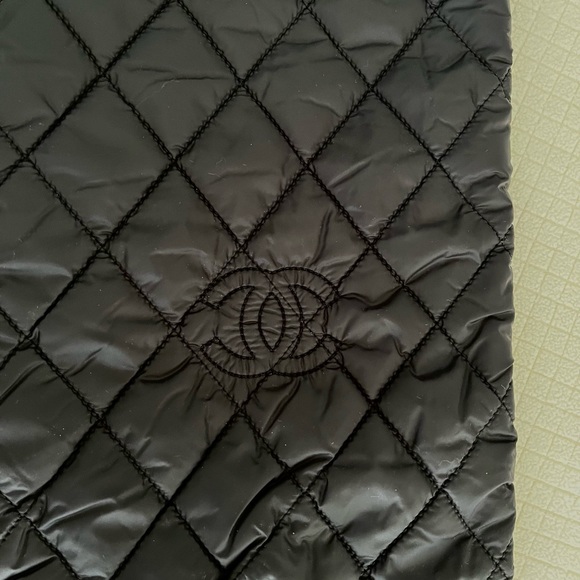 Chanel Nylon Quilted CC Logo Scarf, 2000 Lagerfeld Collection. New never used!! - Picture 5 of 9